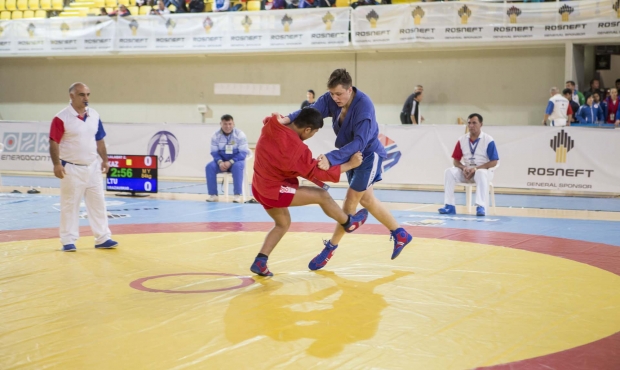 ЗАВЕРШИЛСЯ ПЕРВЫЙ ДЕНЬ ЧЕМПИОНАТА МИРА ПО САМБО СРЕДИ КАДЕТОВ В ЛИМАСОЛЕ